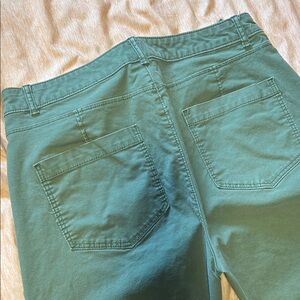 Old Navy women’s Olive Chinos cropped